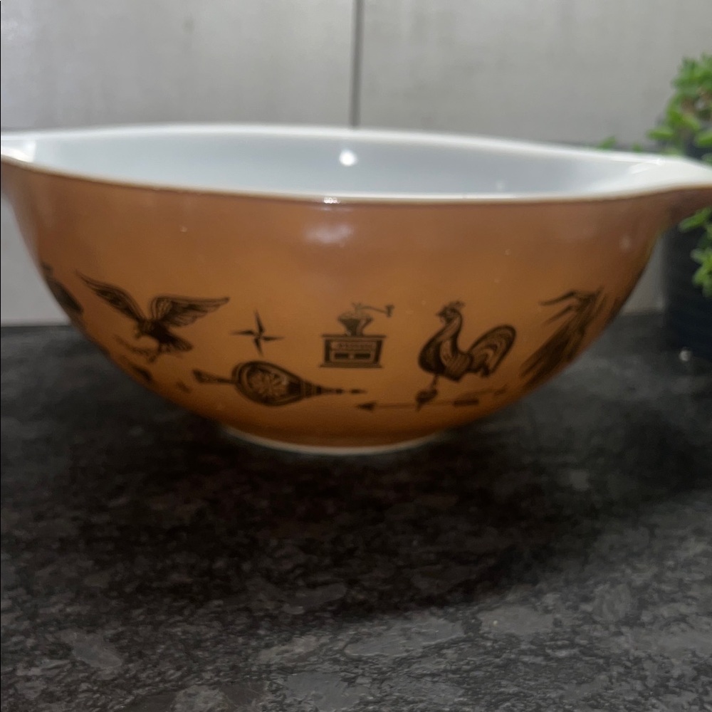 4qt #444 Vintage Early American Cinderella Brown Mixing Bowl. Exc condition..
